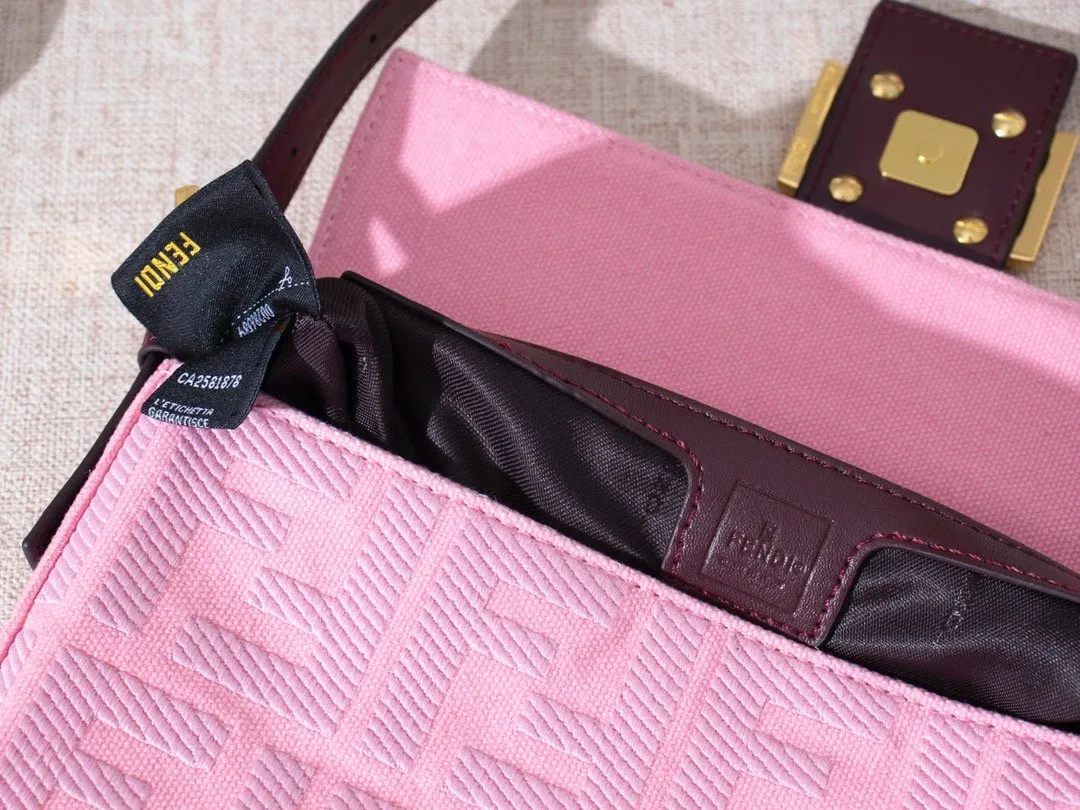 EN   Designer bags by Fendi 079