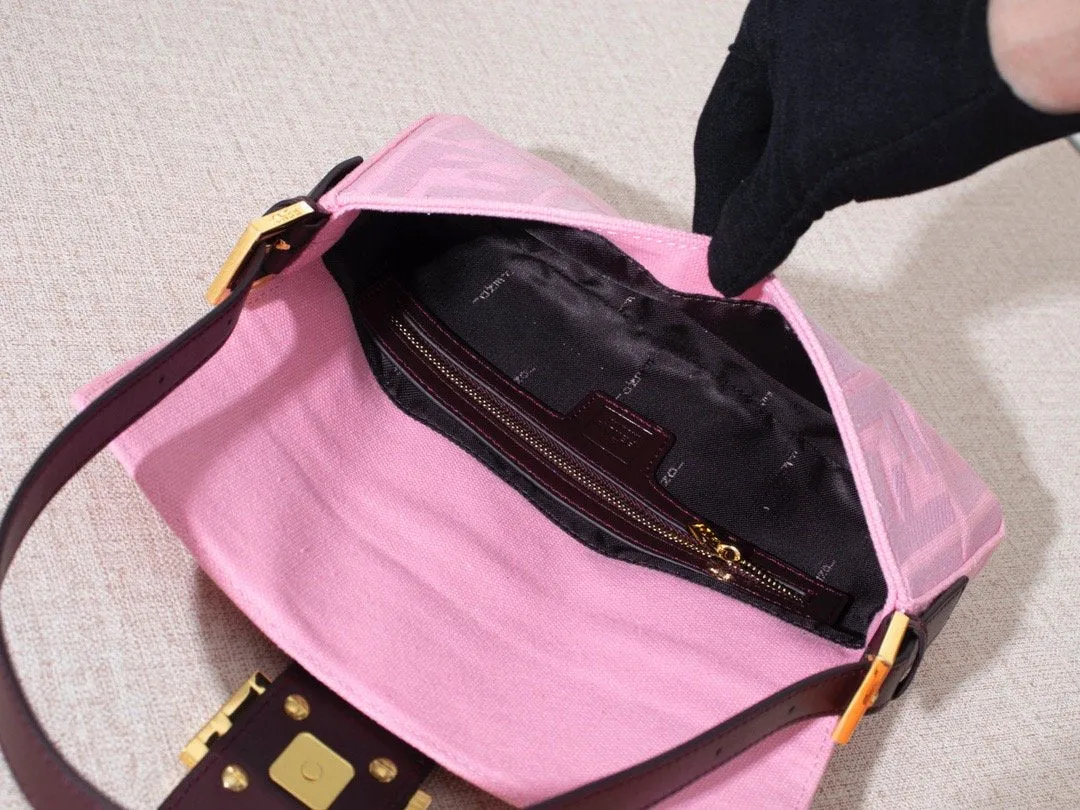 EN   Designer bags by Fendi 079