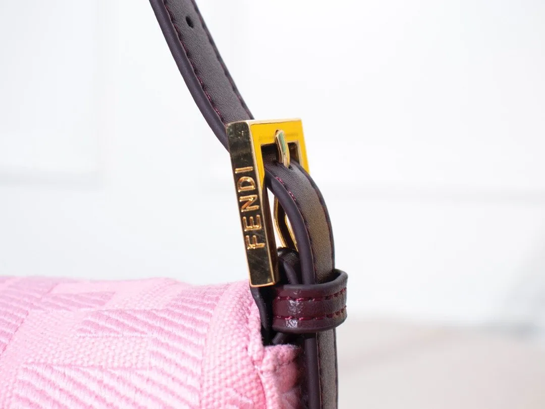 EN   Designer bags by Fendi 079
